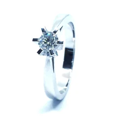 14 KT. HVIDGULD CARLA RING MED BRILLANT 0,38 CT. W/SI