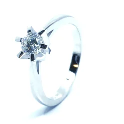 14 KT. HVIDGULD CARLA RING MED BRILLANT 0,50 CT. W/SI