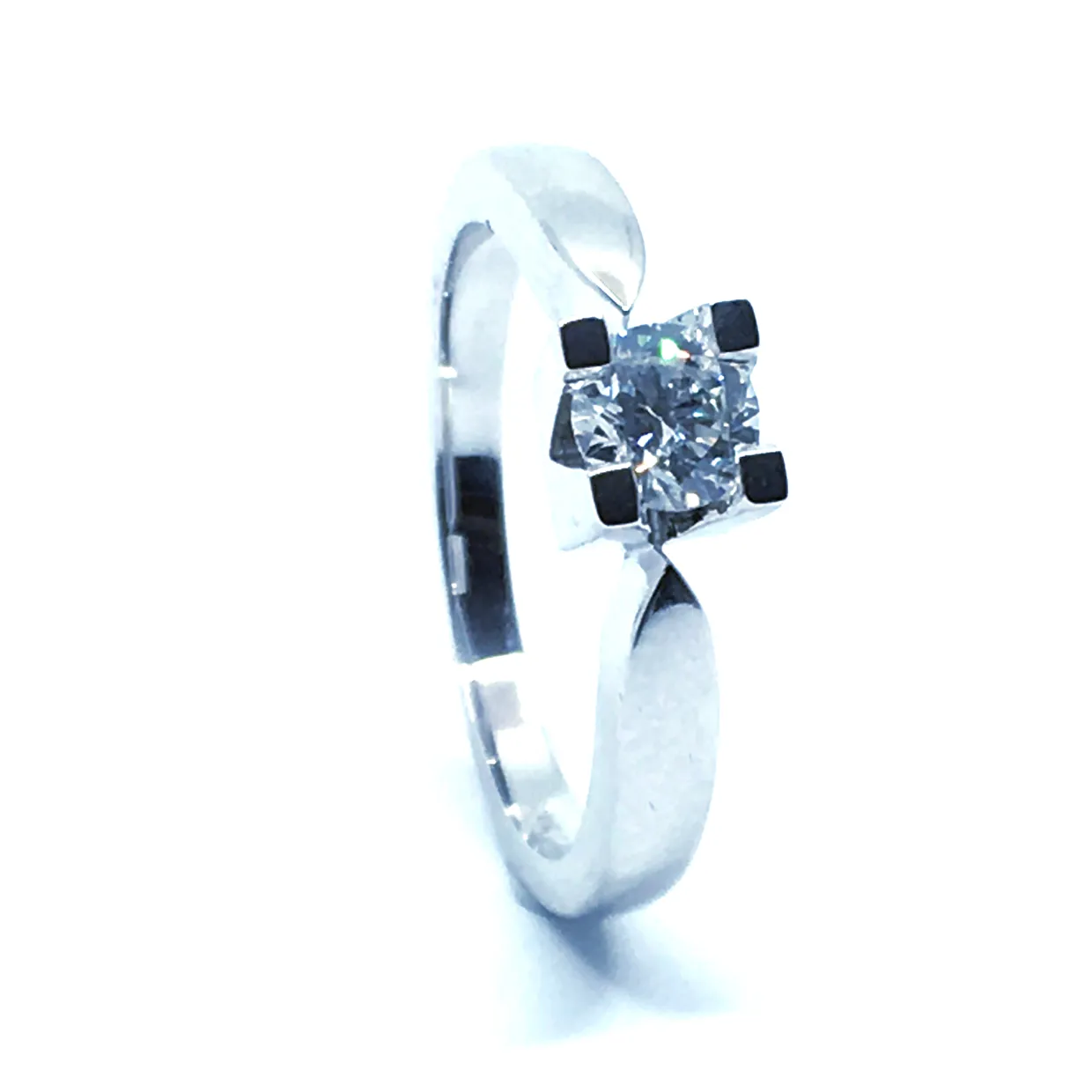 14 KT. HVIDGULD EVA RING MED BRILLANT 0,38 CT. W/SI