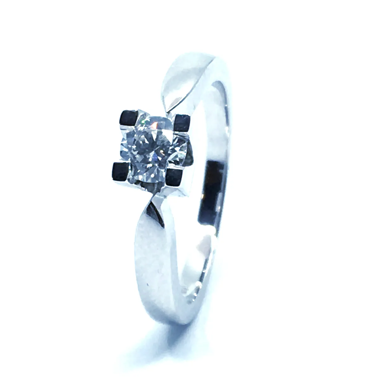 14 KT. HVIDGULD EVA RING MED BRILLANT 0,38 CT. W/SI