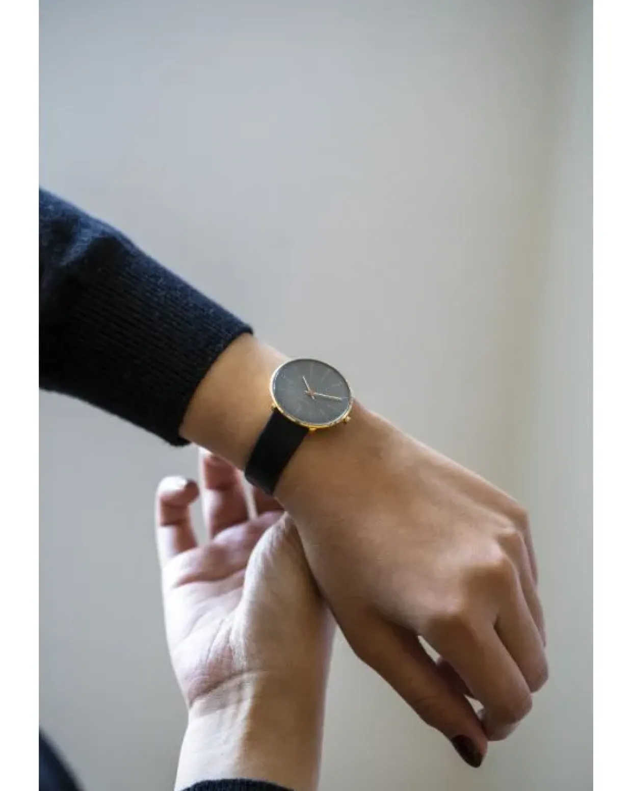 ARNE JACOBSEN BANKERS 34 MM GRÅ MED SORT LÆDER - 53109-1601G