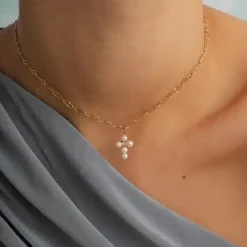 CARRÉ REEF SØLV FORGYLDT VEDHÆNG KORS MED PERLER OG PRASIOLIT - FL 4461 PRSBI