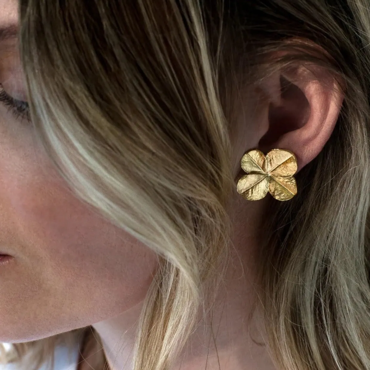 FLORA DANICA FIRKLØVER STATEMENT ØRECLIPS FORGYLDT SØLV - FLC-EACLIPS-G