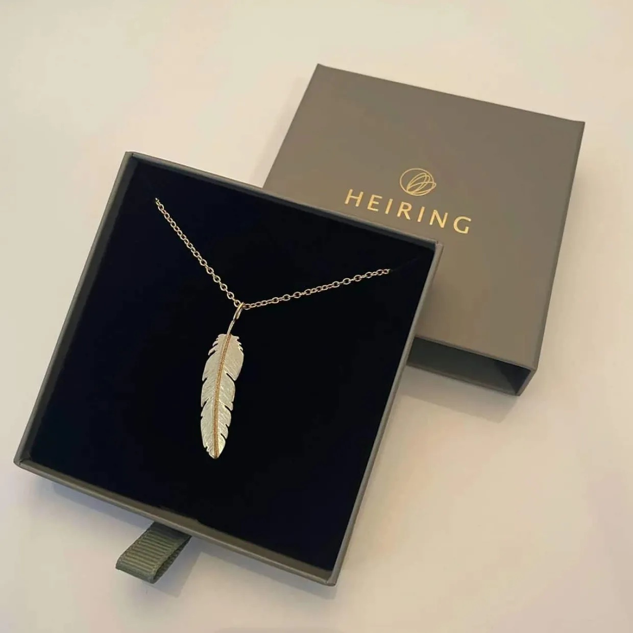 HEIRING FJER VEDHÆNG LILLE I FORGYLDT SØLV - 51-5-92FG