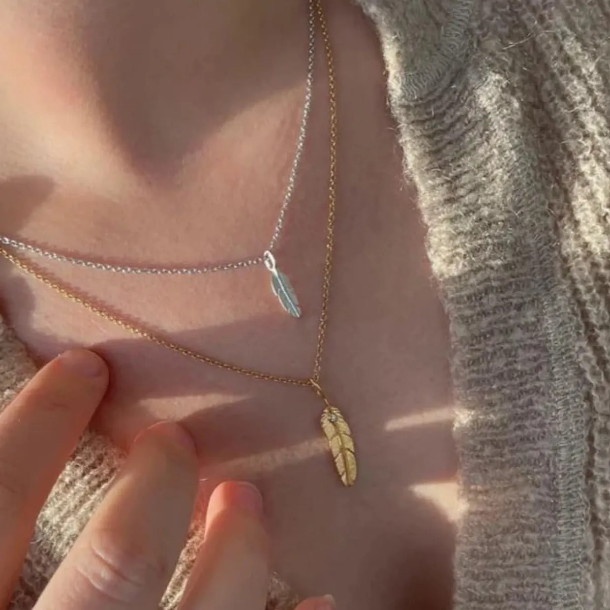 HEIRING VEDHÆNG LILLE FJER I 14 KARAT GULD MED BRILLANT - 78-5-92BR