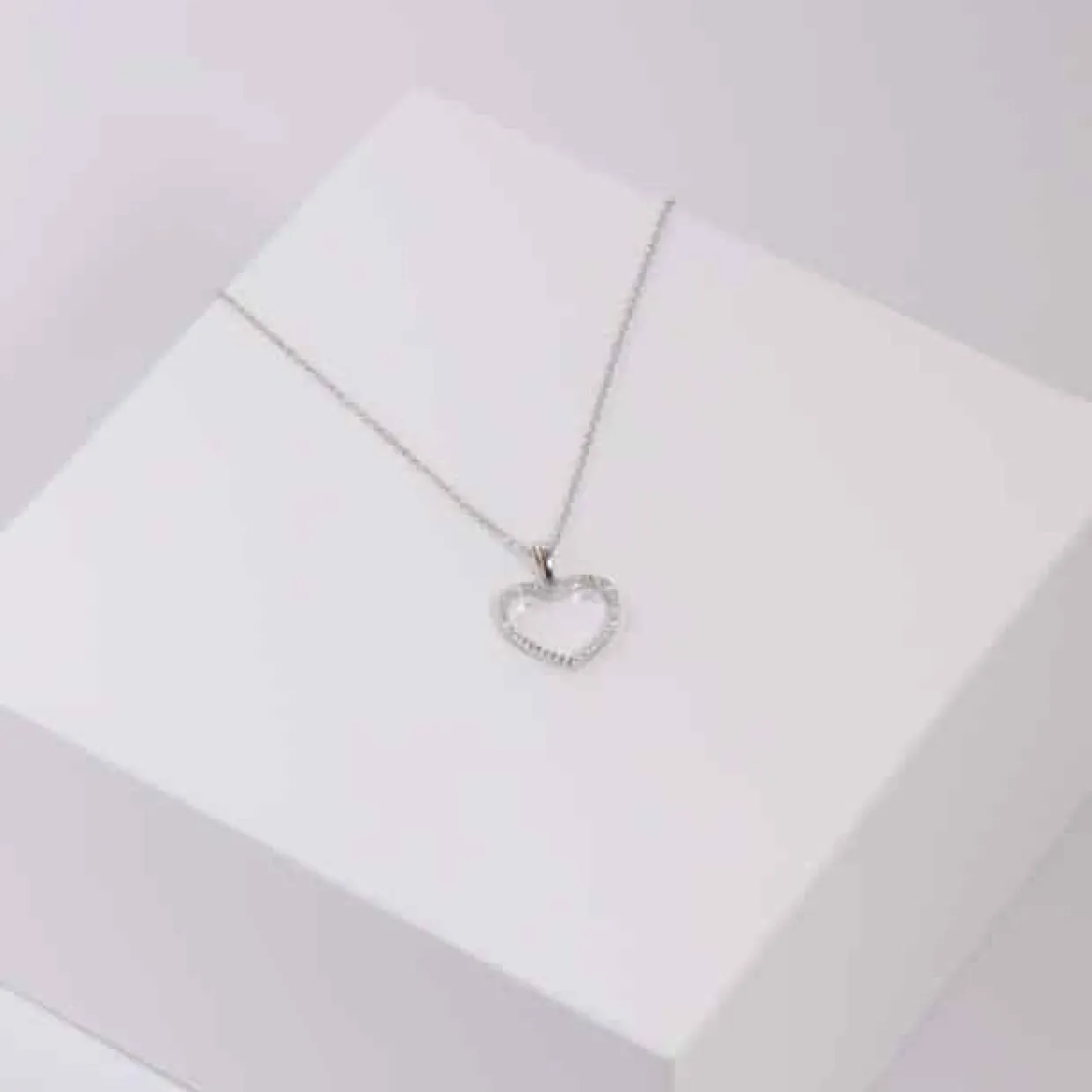 JOANLI NOR AIDANOR HALSKÆDE SØLV HJERTE MED ZIRKONIA - 20450030900