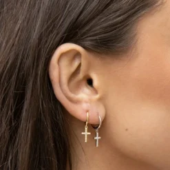 JOANLI NOR ALAINENOR CREOLER SØLV MED KORS - 345 310