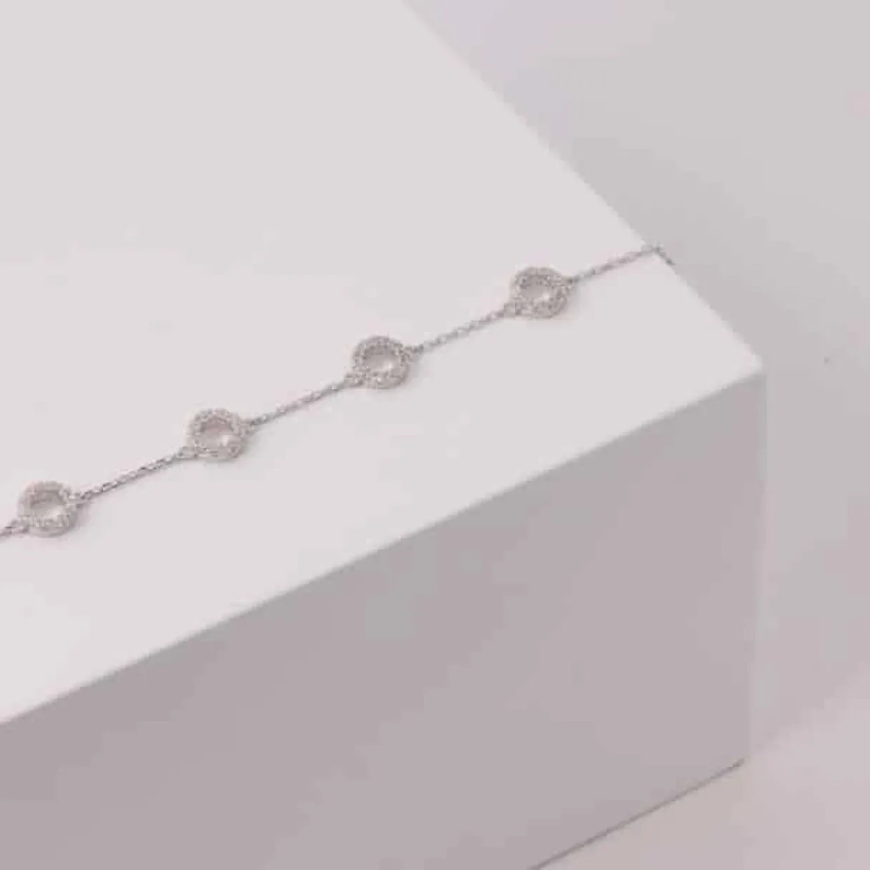 JOANLI NOR ANNANOR ARMBÅND SØLV 7 CIRKLER MED ZIRKONIA - 80450670900