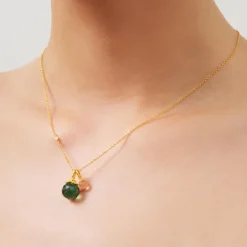 JULIE SANDLAU BERRY VEDHÆNG I FORGYLDT SØLV MED KRYSTAL - PD379GDSACRCZ