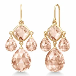 JULIE SANDLAU OLIVIA CHANDELIER ØRERINGE FORGYLDT SØLV MED PEACH MORGANIT - HKS777GDPEAMOCR