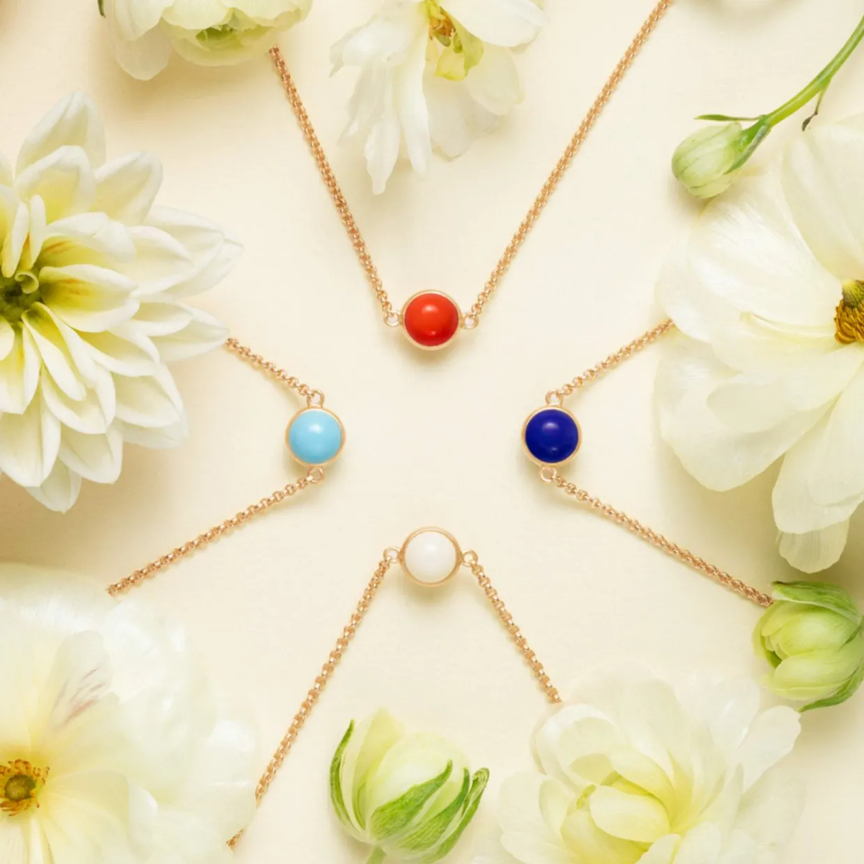 JULIE SANDLAU PRIME ARMBÅND I FORGYLDT SØLV MED TURKIS FARVET KRYSTAL - BR258GDTQCR