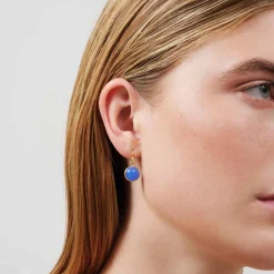 JULIE SANDLAU PRIME ØRERINGE SOM HÆNGER MED ROYAL BLUE KRYSTAL - HKS181GDROBLCRCZ