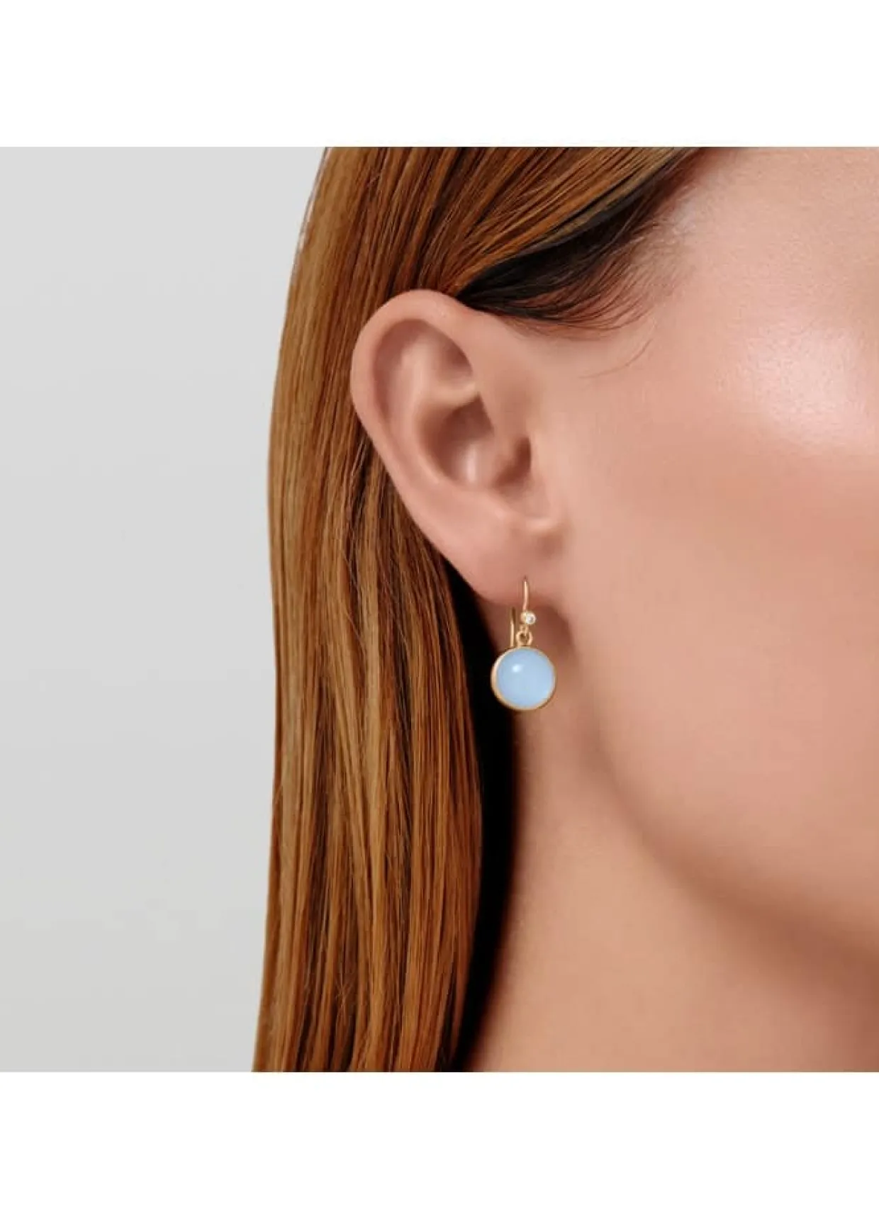 JULIE SANDLAU PRIME ØRERINGE FORGYLDT SØLV MED MILKY AQUA KRYSTAL - HKS181GDMLAQCRCZ