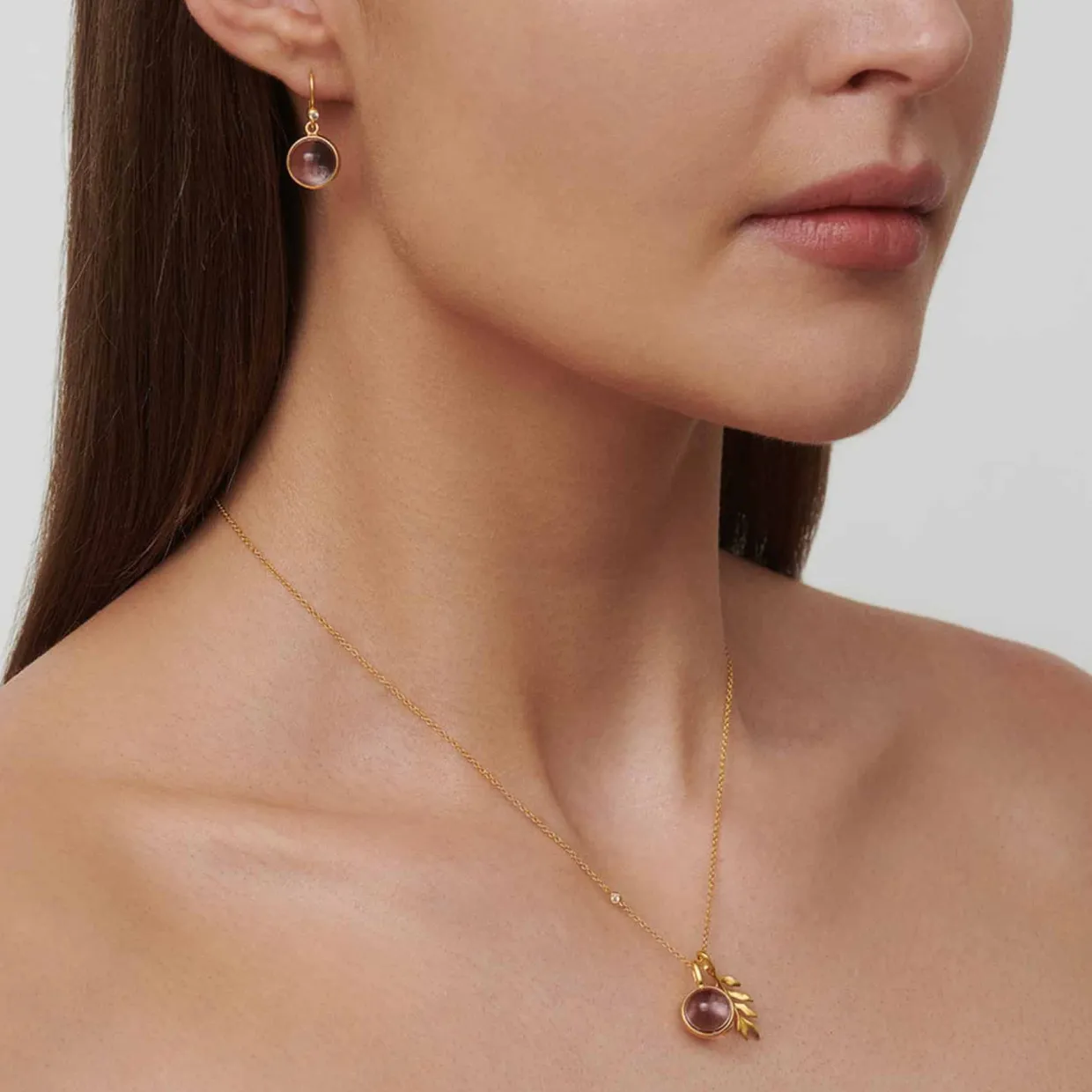 JULIE SANDLAU PRIME VEDHÆNG SØLV FORGYLDT MED RØGFARVET KRYSTAL - PD19GDSMCR