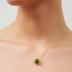 JULIE SANDLAU PRIME VEDHÆNG FORGYLDT SØLV MOSGRØN KRYSTAL – PD19GDMGCR