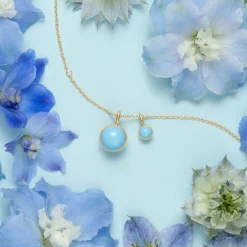 JULIE SANDLAU PRIME VEDHÆNG I FORGYLDT SØLV MED TURKIS FARVET KRYSTAL - PD19GDTQCR