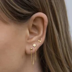 NORDAHL JEWELLERY SØLV FORGYLDT ØRESTIK MED KÆDE - 30257165900