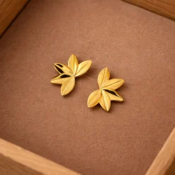 SCROUPLES BLAD ØRESTIKKER I FORGYLDT SØLV - 165942