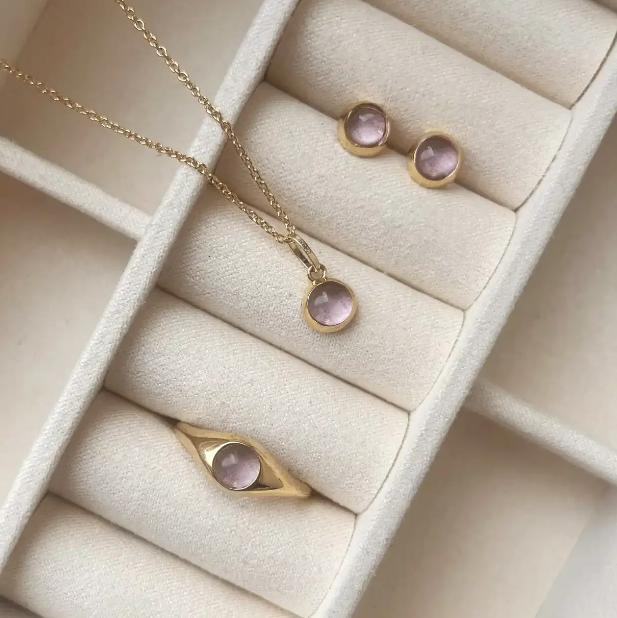 SCROUPLES HALSKÆDE 8 KARAT GULD MED AMETYST - 215063