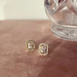 SCROUPLES ØRERINGE 8 KARAT GULD MED BAGUETTE SLEBEN ZIRKONIA - 123983