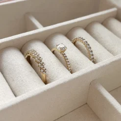 SCROUPLES RING I 8 KARAT GULD MED STEN - 714913