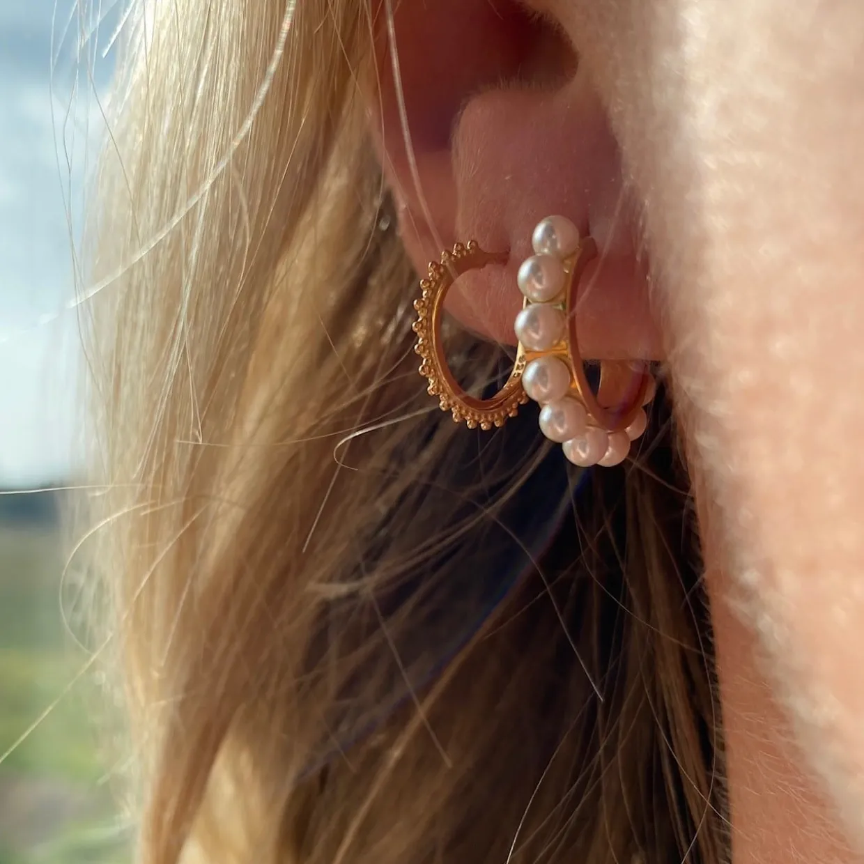 SCROUPLES SØLV FORGYLDT ØRERINGE HALV CREOL MED DUPPER - 155412