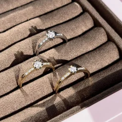 SCROUPLES VIDA DARLING 8 KARAT GULDRING MED BRILLIANT - 7823,14