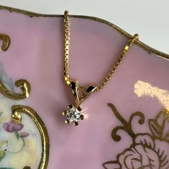 SCROUPLES VIDA VEDHÆNG 8KT GULD MED 0,10CT DIAMANT - 2813,10