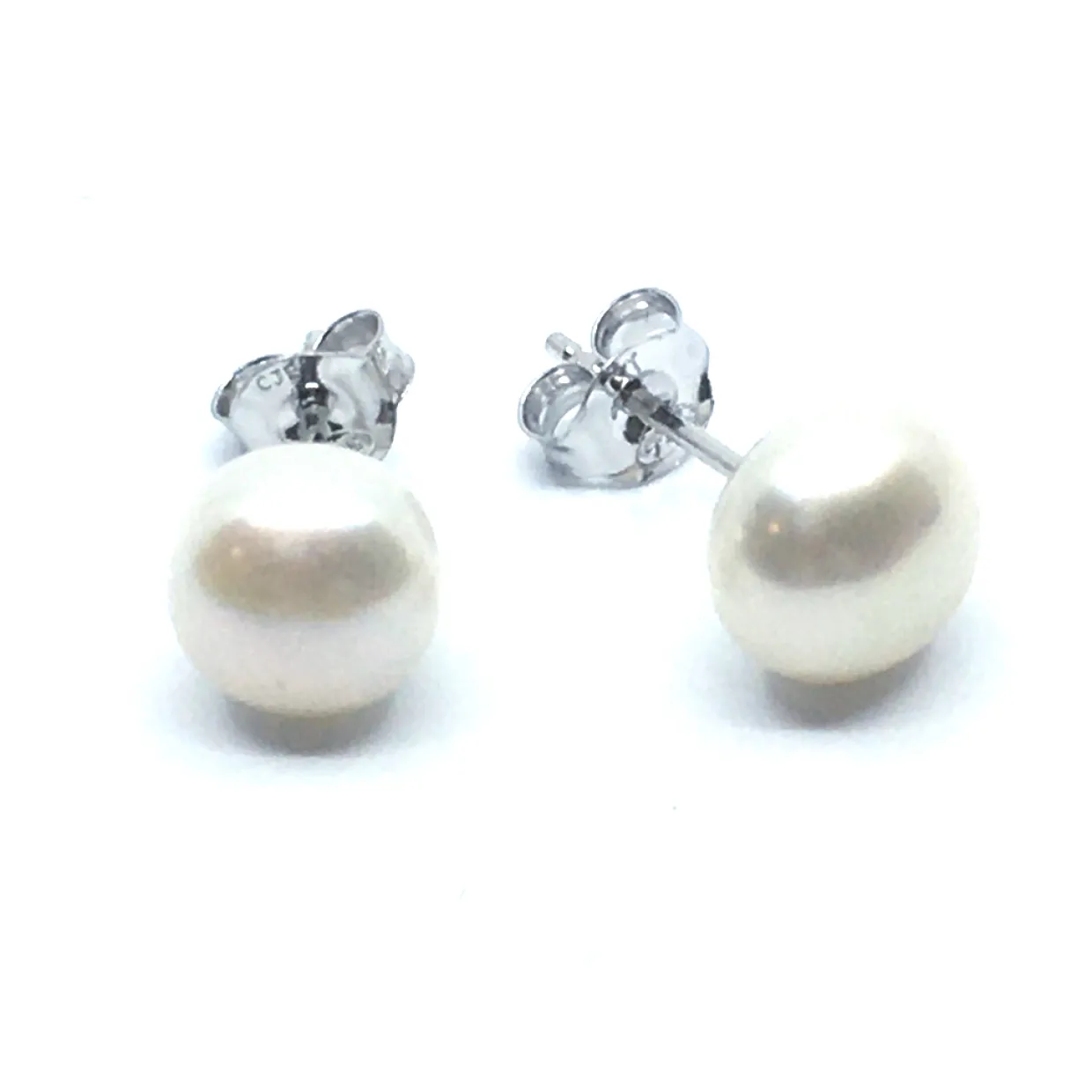 SØLV ØRESTIK RHODINERET MED HVID KNAP FERSKVANDSPERLE 8 MM