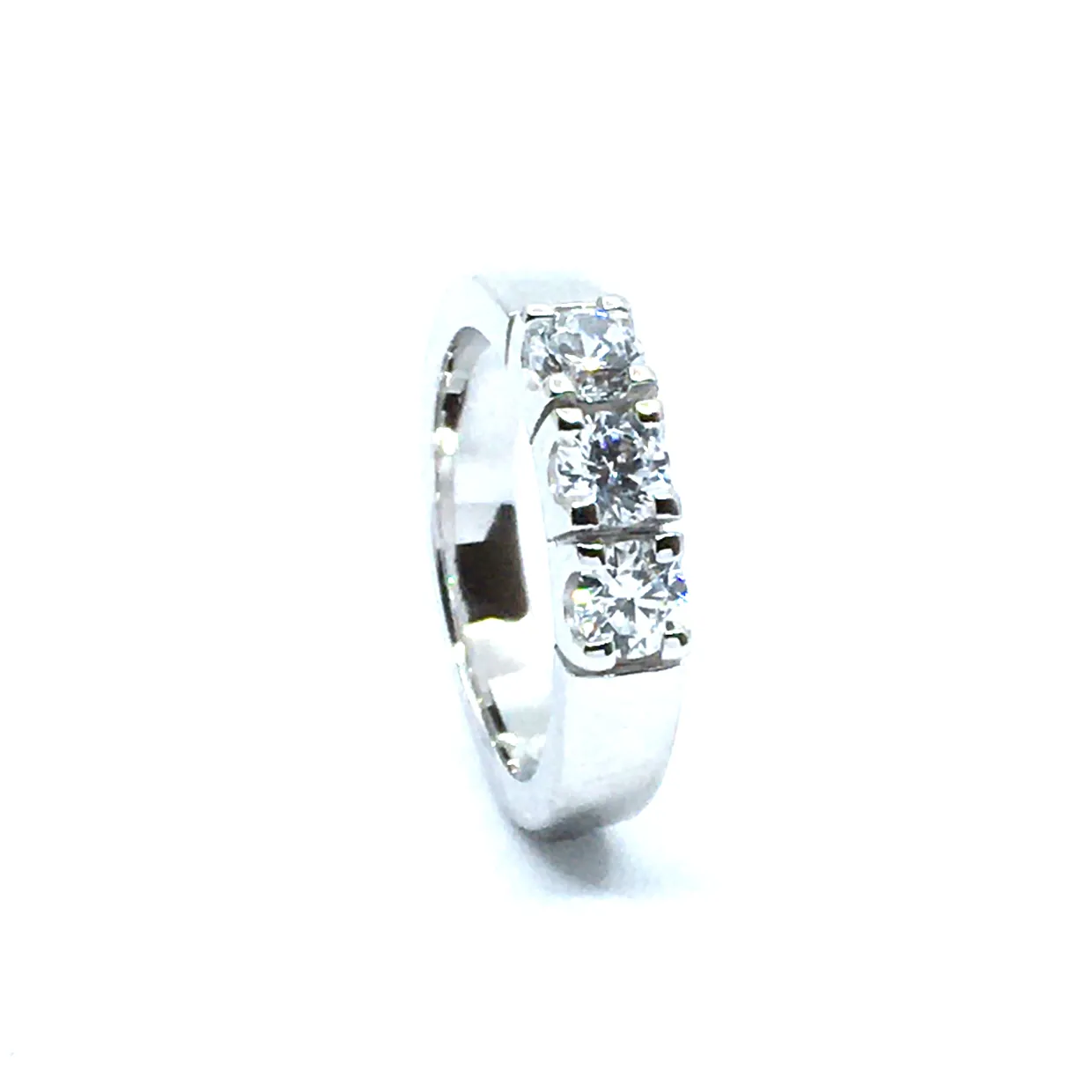 SØLV RING RHODINERET MED 3 SYNTETISKE ZIRKONIA