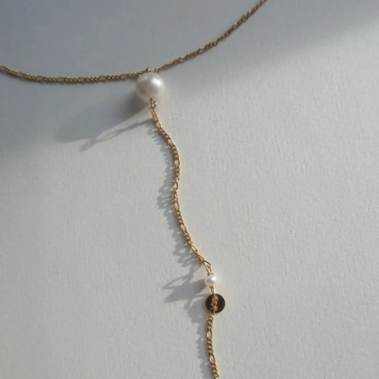 STINE A CALLAS Y-SHAPE SØLV FORGYLDT HALSKÆDE MED PERLE - 2064-02-OS