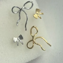 STINE A PETIT BOW ØRERING I SØLV MED ZIRKON- 1344-00-S