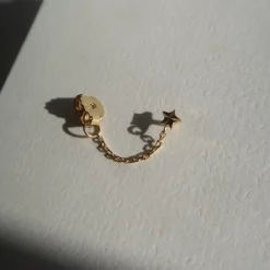 STINE A STAR ETOILE ØRESTIK MED KÆDE FORGYLDT SØLV - 1383-02-S