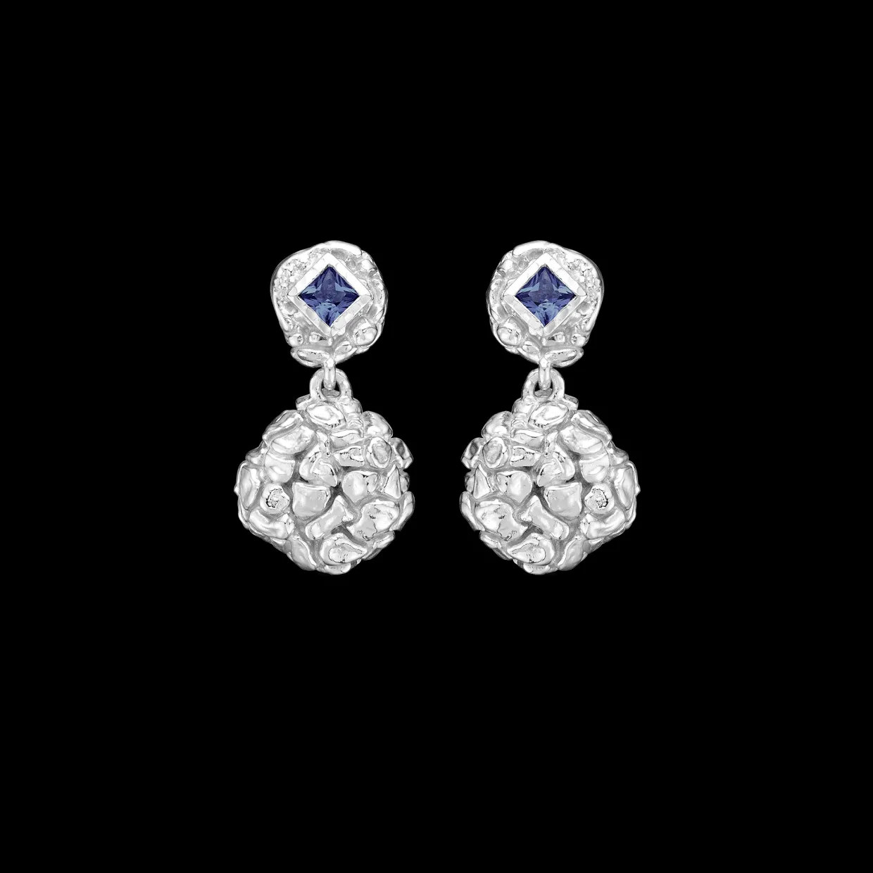 STUDIO Z UNTAMED ØRERINGE SØLV MED BLÅ STEN - 7117888