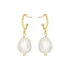 SUSANNE FRIIS BJØRNER ØRERINGE SØLV FORGYLDT SNOET HALV KREOL MED HVID FERSKVANDSPERLE - 5632-2