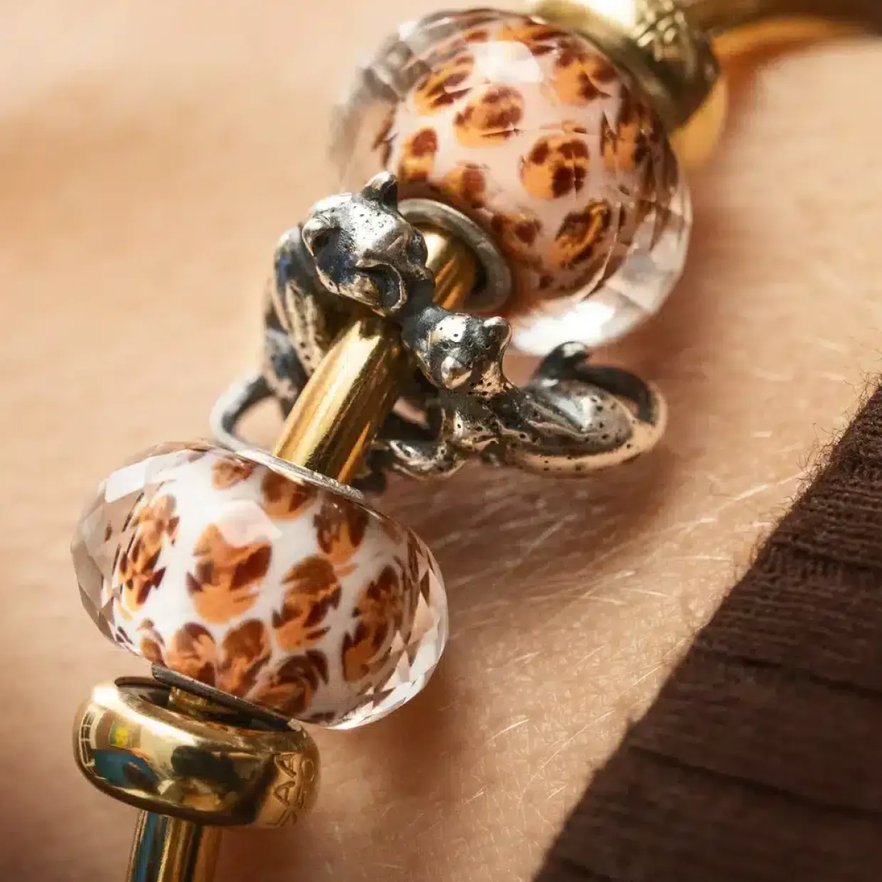 TROLLBEADS LEOPARDPLETTER GLASKUGLE - TGLBE-30106
